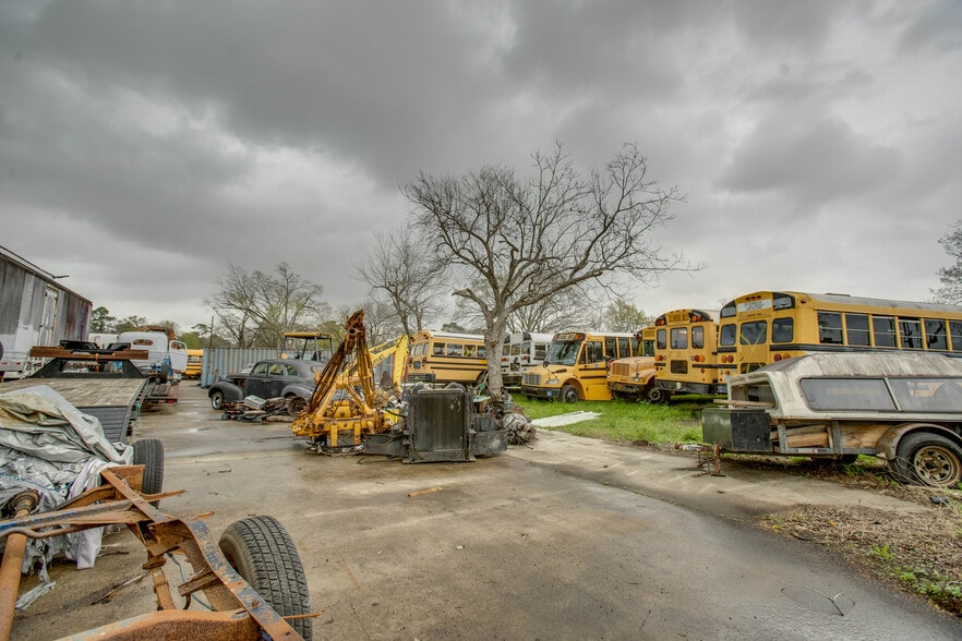 More Photos Of 113 Pin Oak Dr, Highlands Contractor Storage Yard For Sale