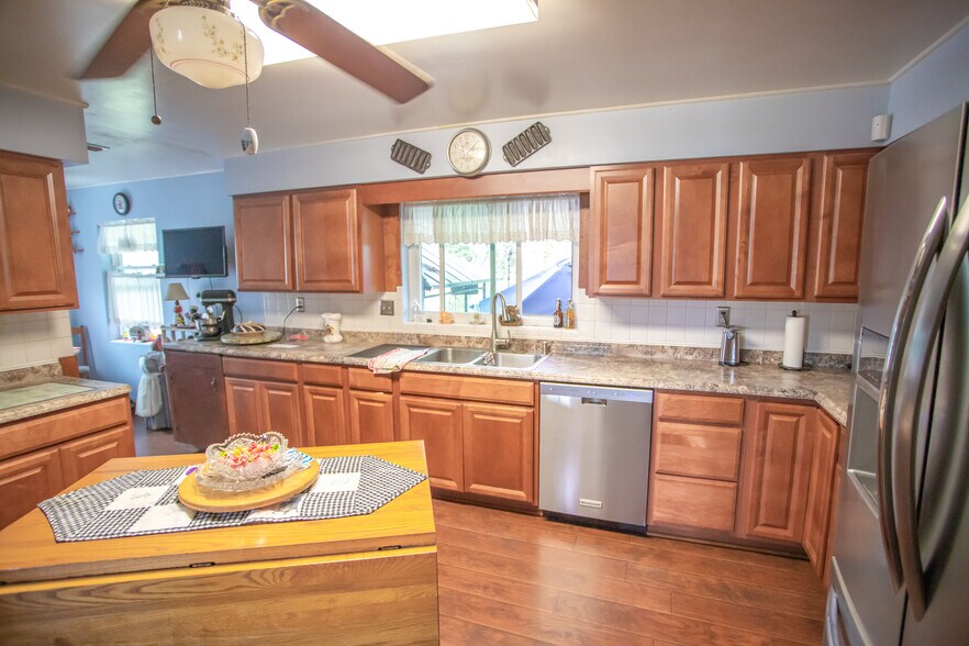 More Photos Of 6004 Se Us Highway 301, Hawthorne Specialty For Sale