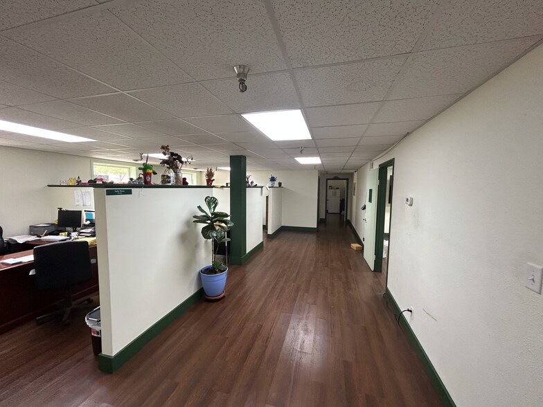 More Photos Of 822 Middlebury St, Elkhart Light Manufacturing For Sale