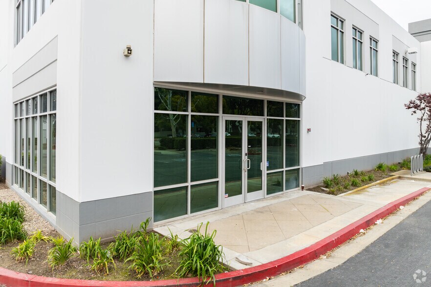 More Photos Of 2280 Valley Blvd, Pomona Warehouse For Sale