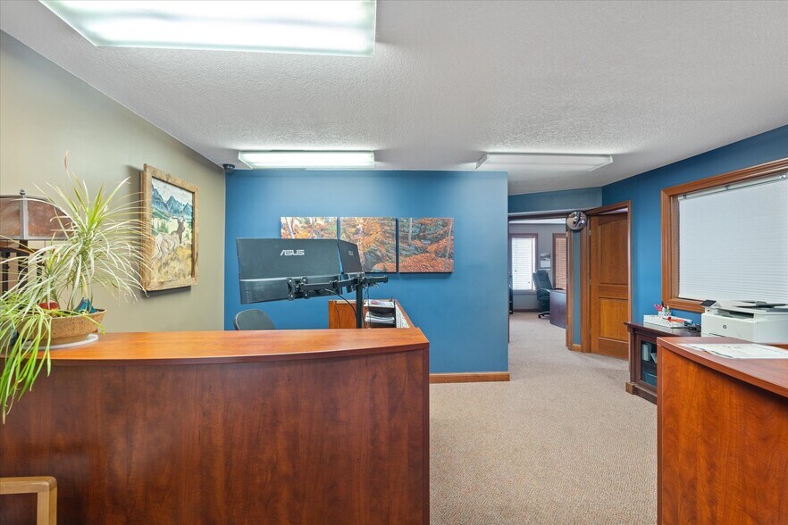 More Photos Of 1810 Crestview Dr, Hudson Office For Sale