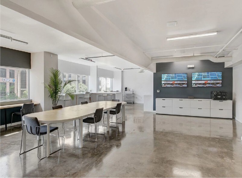 More Photos Of 211 N Ervay St, Dallas Office For Lease
