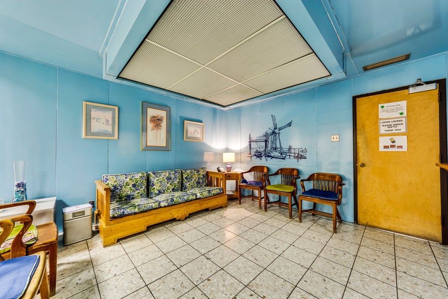 More Photos Of 8345 Walnut Hill Ln, Dallas Medical For Sale