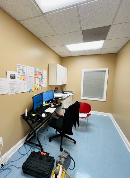 More Photos Of 172 Linden Dr, Winchester Office For Sale