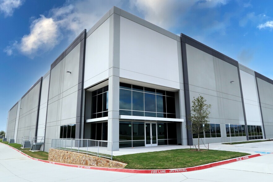 Primary Photo Of 2660 Petty Pl, Justin Distribution For Lease