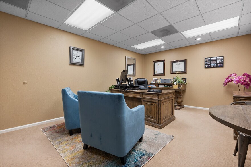 More Photos Of 2529 74th St, Lubbock Office For Lease