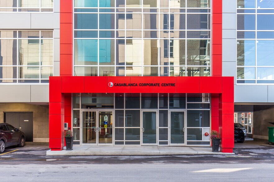 More Photos Of 13 Windward Dr, Grimsby Medical For Lease