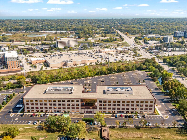 More Photos Of 630-650 Dundee Rd, Northbrook Unknown For Lease