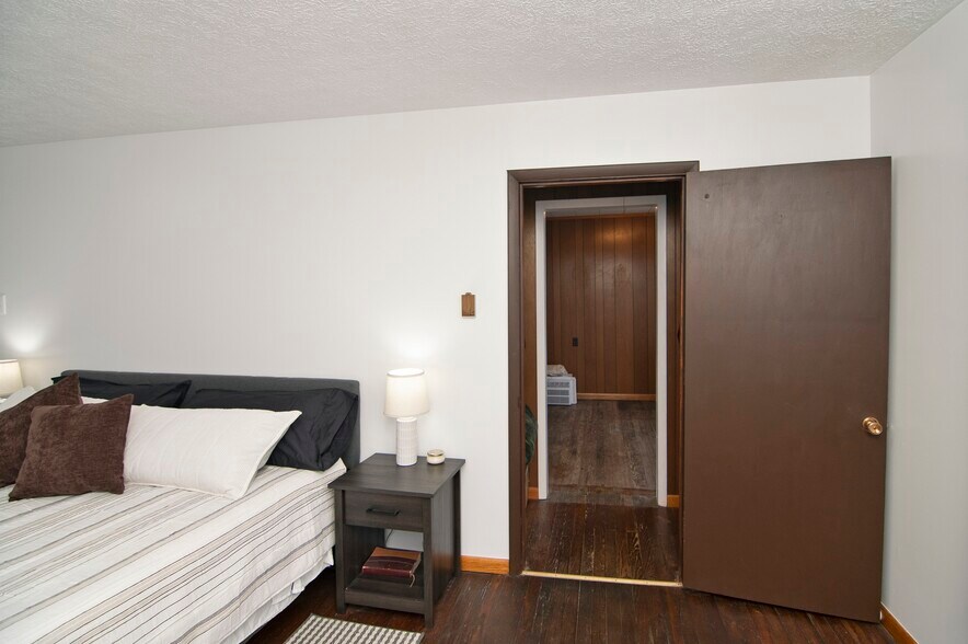 More Photos Of 449 Main St, Rainelle Storefront For Sale