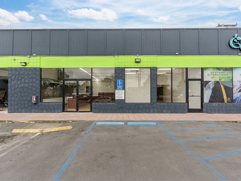 More Photos Of 202-204 E Imperial Ave, El Segundo Storefront For Lease
