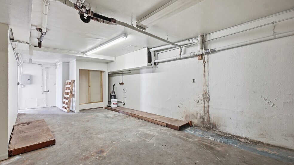 More Photos Of 409 Main St, El Segundo Storefront For Sale