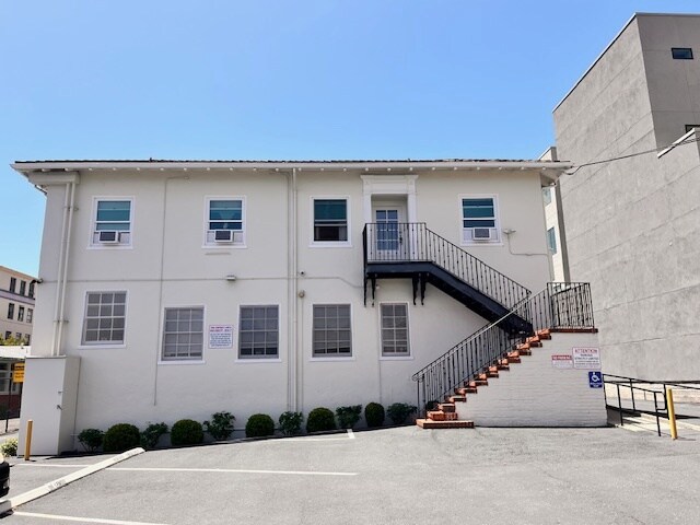 More Photos Of 2940 Summit St, Oakland Medical For Lease