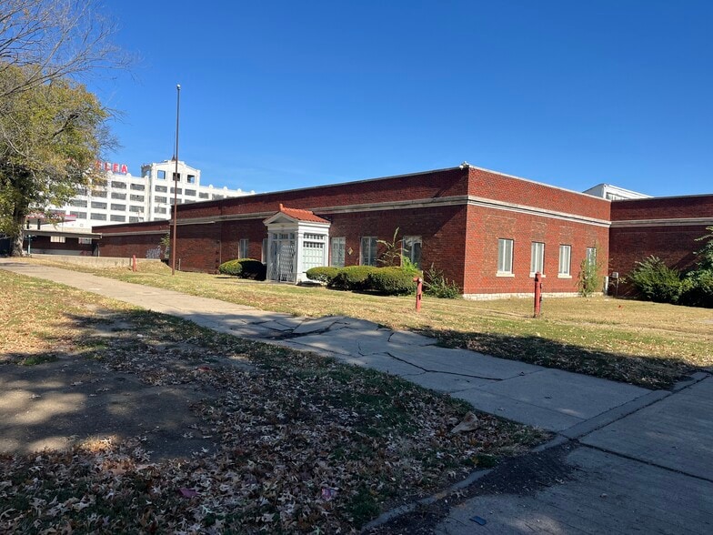 More Photos Of 123 Belmont Blvd, Kansas City Warehouse For Sale
