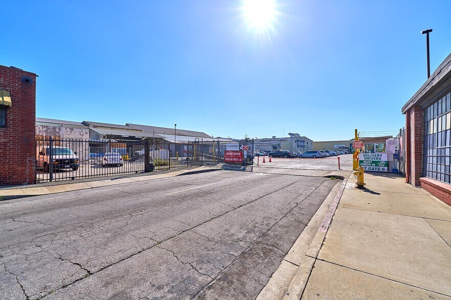 More Photos Of 2302 E 38th St, Vernon Manufacturing For Sale