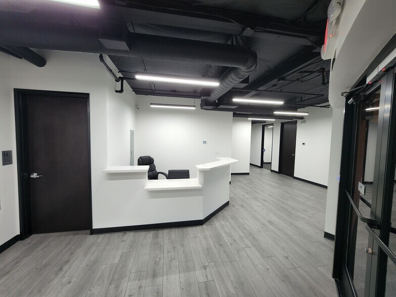 More Photos Of 6450 E Cave Creek Rd, Cave Creek Storefront Retail Office For Lease