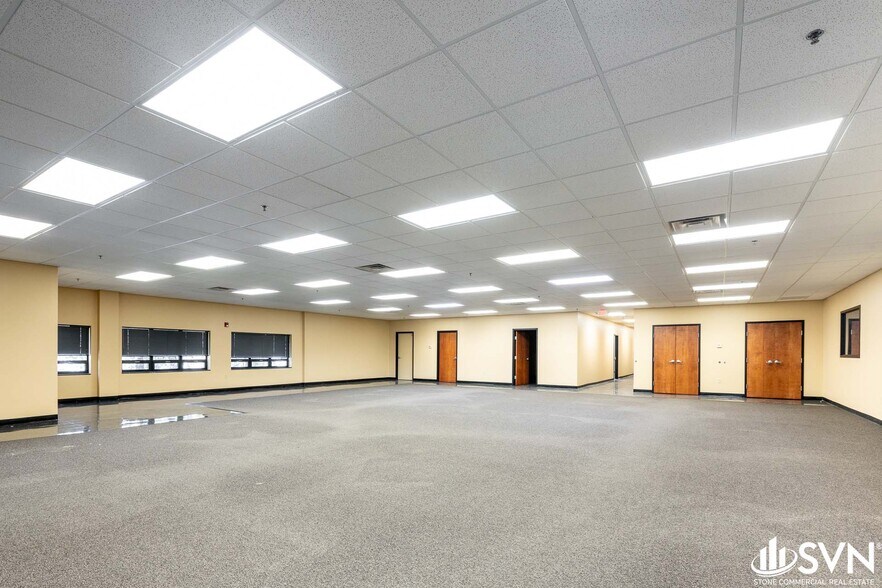 More Photos Of 440 Greendale Rd, Lexington Warehouse For Lease