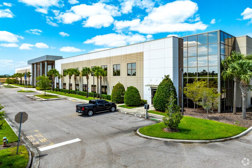 More Photos Of 2351 J Lawson Blvd, Orlando Manufacturing For Sale