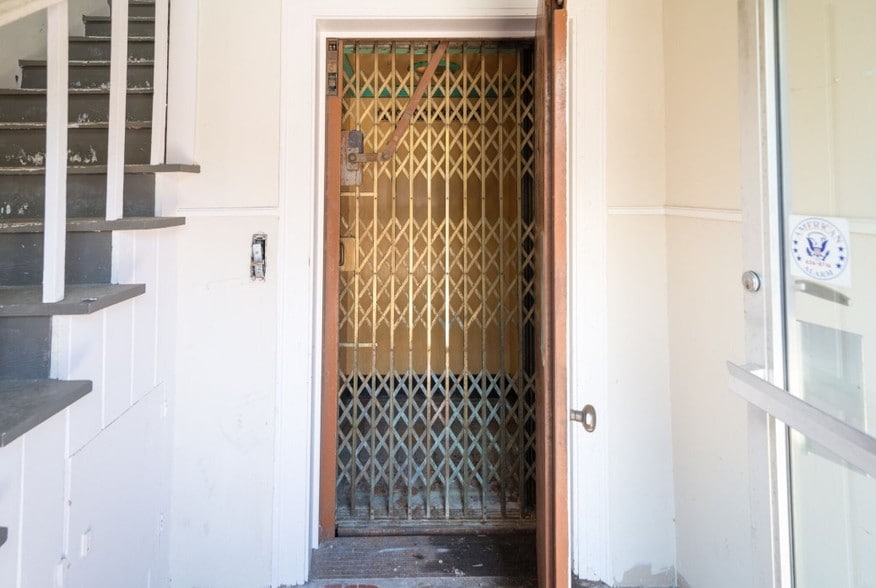 More Photos Of 544 N Main St, Crestview Storefront Retail Office For Sale