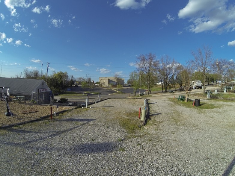 More Photos Of 3330 Harvey Ln, Branson Trailer Camper Park For Sale