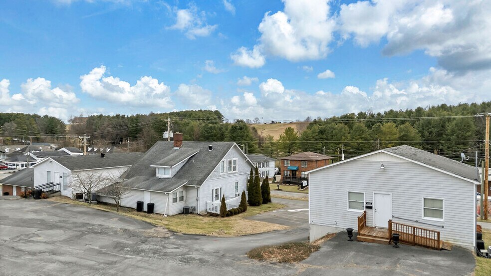 More Photos Of 973 W Main St, Abingdon Specialty For Sale