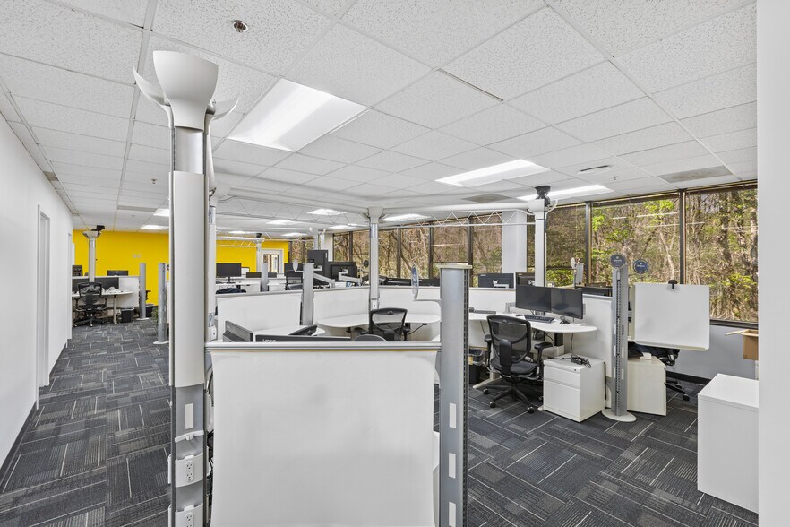 More Photos Of 7751 Belfort Pky, Jacksonville Office For Sale