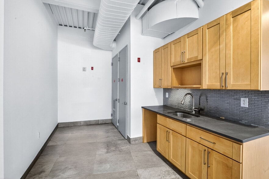 More Photos Of 178-02 Jamaica Ave, Jamaica Storefront Retail Office For Lease