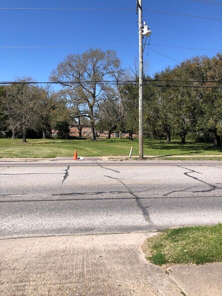 More Photos Of 1304 S Gordon St, Alvin Land For Sale