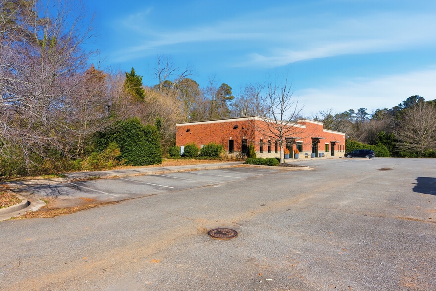 More Photos Of 11303 Highway 92, Woodstock Freestanding For Sale
