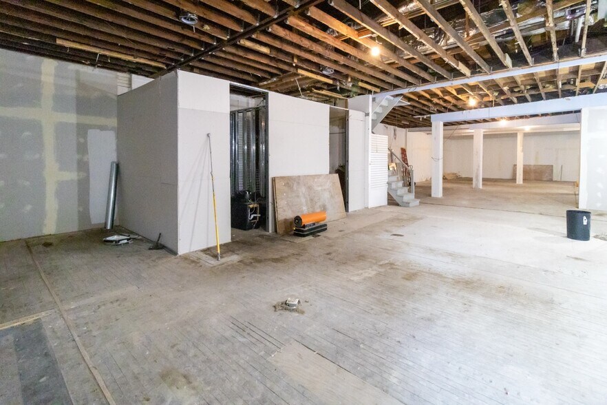 More Photos Of 255 W 79th St, Chicago General Retail For Lease