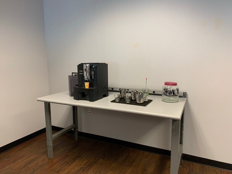 More Photos Of 592-594 N 2nd St, Memphis Freestanding For Sale