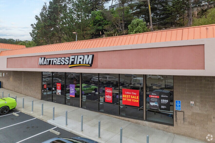 More Photos Of 314-362 Gellert Blvd, Daly City Storefront For Lease