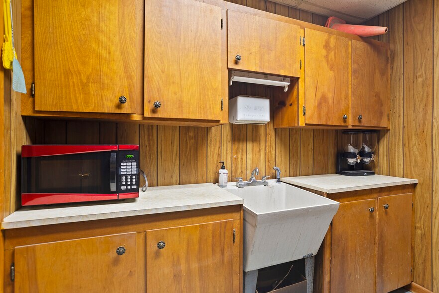 More Photos Of 130 N Main St, Petal Medical For Sale