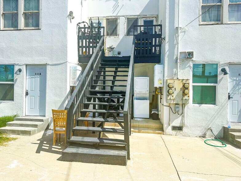 More Photos Of 831 N Heliotrope Dr, Los Angeles Apartments For Sale