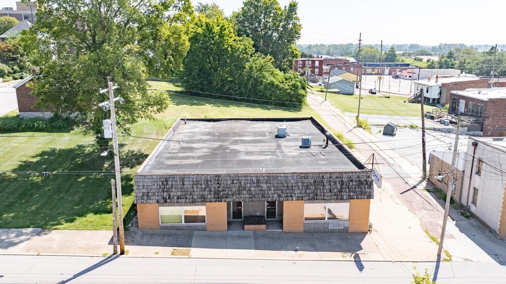 More Photos Of 319-321 Ridge St, Alton Showroom For Sale