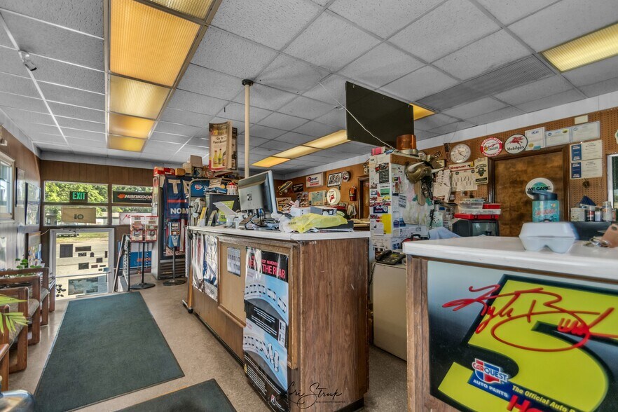 More Photos Of 300 Railroad Ave, Wheeler Auto Repair For Sale