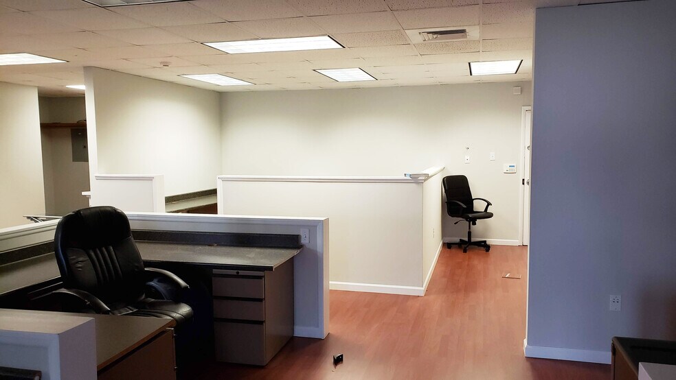 More Photos Of 1310 Industrial Blvd, Southampton Warehouse For Lease