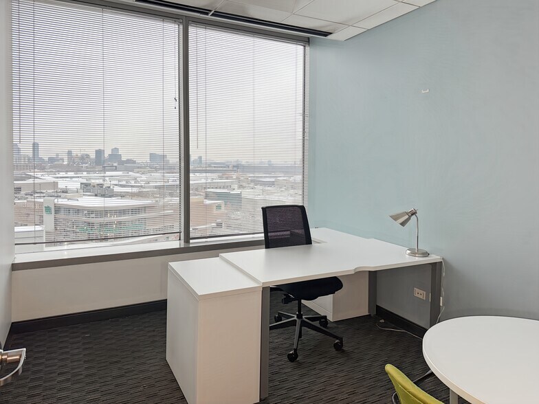 More Photos Of 915-939 W North Ave, Chicago Coworking Space