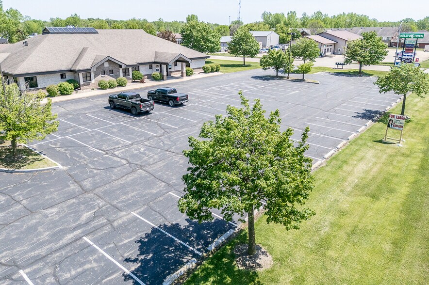 More Photos Of 1620 N Shawano St, New London Medical For Lease