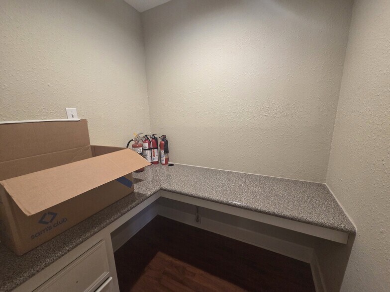 More Photos Of 2204 Sunpark Dr, Conroe Office For Sale