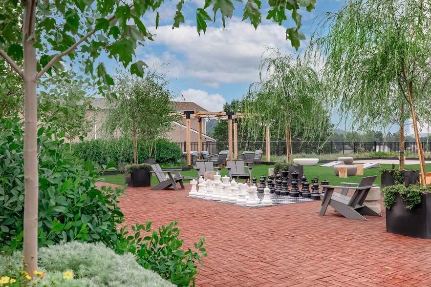 More Photos Of 515 West Ave, Norwalk Unknown For Lease