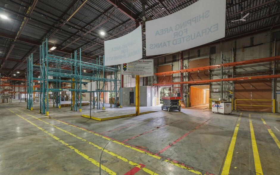 More Photos Of 2001-2045 Drew Rd, Mississauga Warehouse For Lease