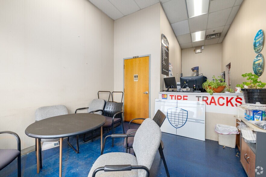 More Photos Of 524-530 W Grand Ave, Elmhurst Auto Repair For Sale
