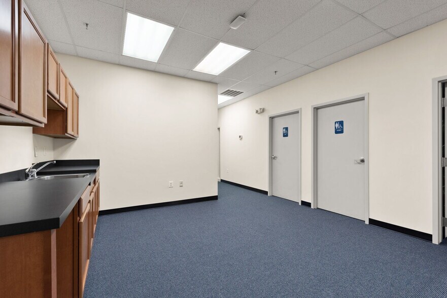 More Photos Of 3619 Richmond Hwy, Stafford Light Distribution For Sale