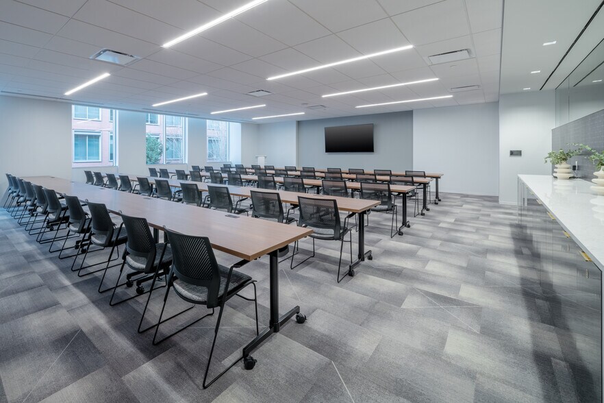 More Photos Of 1925 Ballenger Ave, Alexandria Office For Lease