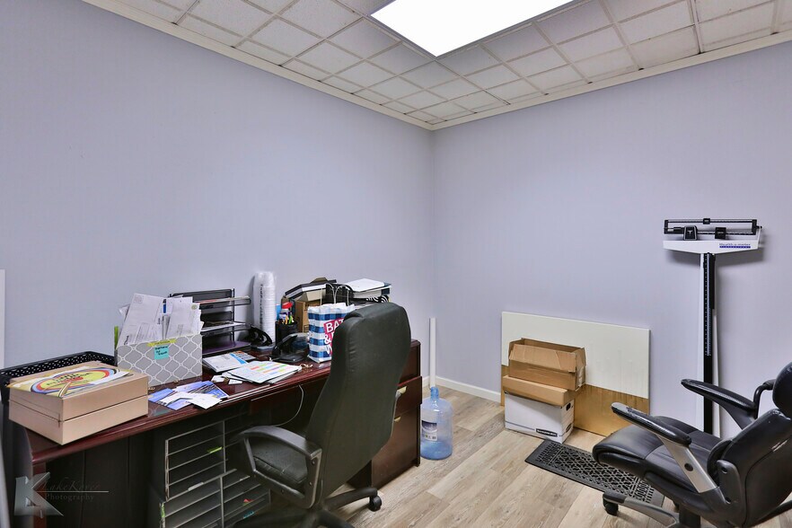 More Photos Of 318 Cedar St, Abilene Storefront Retail Office For Sale