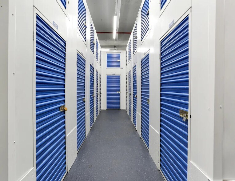 More Photos Of 9 W 141st St, New York Self Storage For Lease