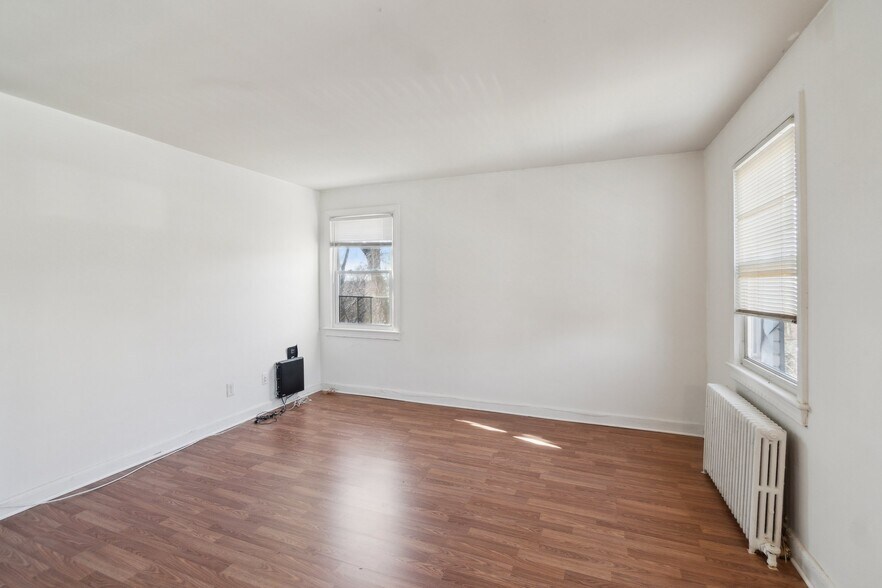 More Photos Of 3162 Buena Vista Ter SE, Washington Apartments For Sale