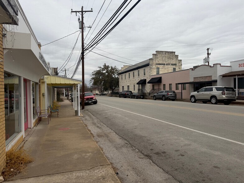 More Photos Of 103 N Nugent Ave, Johnson City Freestanding For Lease