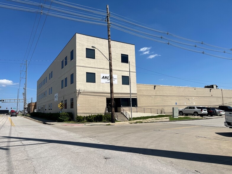 More Photos Of 25 Funston Rd, Kansas City Warehouse For Sale