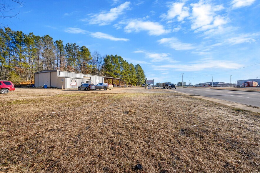 More Photos Of 1277 E Martin Luther King Dr, Broken Bow Office For Sale
